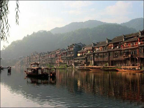 A線：猛洞河、芙蓉鎮(zhèn)、鳳凰、苗寨、張家界五日游